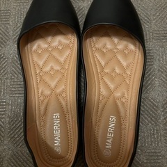 新品パンプス