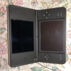 【一時受付中止】DS 本体とカセット5枚　カセットケース　充電ケーブルの画像