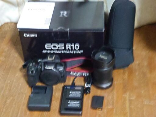 新品同様のミラーレス一眼レフカメラEOSR10（RF-S18-150mm）レンズキット付き売ります