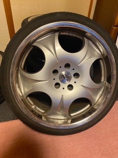 車のパーツ タイヤ、ホイール