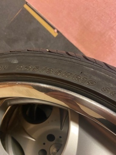 車のパーツ タイヤ、ホイール