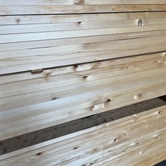 【特価品】杉 4000×45×90(mm) バラ売り！デッキ、下地、DIYなどに。在庫98本ありますので複数の方へ販売できます。の画像