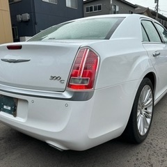 豪華装備 正規輸入車 クライスラー 300C ラグジュアリー 綺麗 ハーマンカードン 前後ドラレコ 本革シート アクティブセーフティの画像