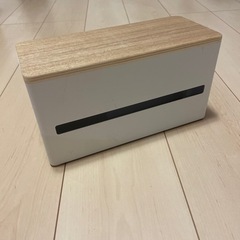 小物が置けるティッシュケースの画像