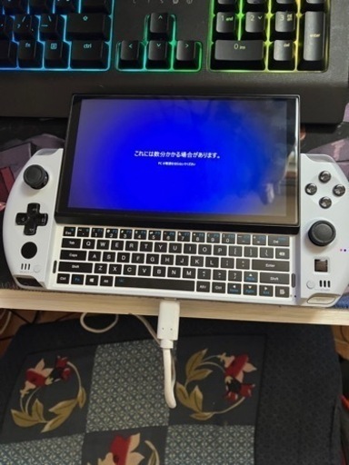 ハンドヘルドパソコンとゲーミングモニターのセット