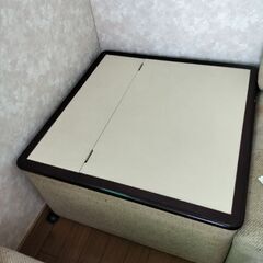 収納出来るローテーブル