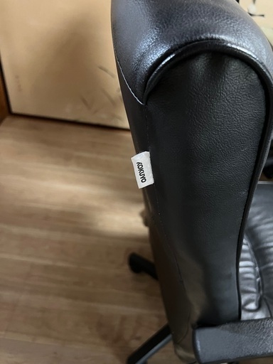 立派な強化ガラストップ社長机と椅子3脚 トップ 立派な強化ガラストップ社長机と椅子3脚