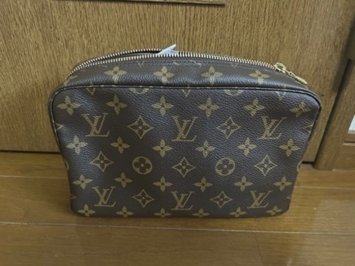 VUITTON ポーチ