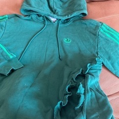 adidasフード付き トレーナー の画像