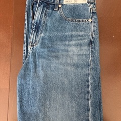 ユニクロワイドストレートジーンズ裾補正72センチタグ付き