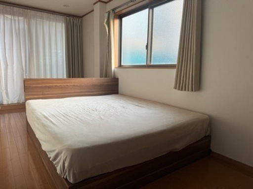 クイーンベッド＋マットレス　照明・引き出しあり(美品)