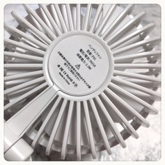 ꒰未使用꒱4way デジタル表示 ハンディーファン 白色 手持ち ミニ扇風機の画像
