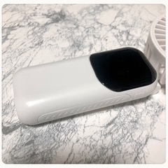 ꒰未使用꒱4way デジタル表示 ハンディーファン 白色 手持ち ミニ扇風機の画像