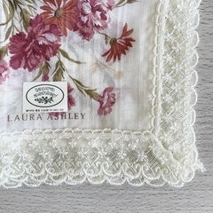 ☆お値引可能☆【新品未使用品】LAURA ASHLEY  花柄ハンカチ スカーフ レース付きの画像