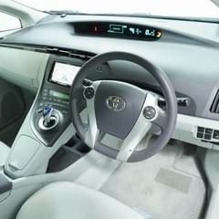トヨタ プリウス 　Ｓ入庫しました (^▽^)/！の画像