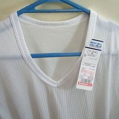 ☆薄手 VネックTシャツ 白 Mサイズ メンズ しまむらの画像