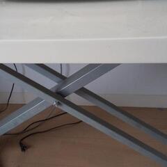 白色のテーブル