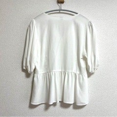 UNIQLO 白ブラウスSの画像