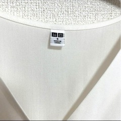 UNIQLO 白ブラウスSの画像
