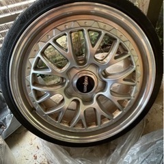車のパーツ タイヤ、ホイール