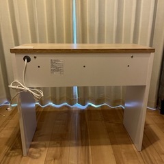 ほぼ新品！！アイリスオーヤマデスク机の画像
