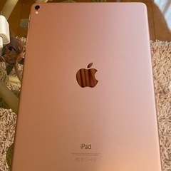 iPad Pro A1673 9.7インチ液晶　Wi-Fiモデル　専用カバー付きの画像