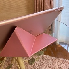 iPad Pro A1673 9.7インチ液晶　Wi-Fiモデル　専用カバー付きの画像