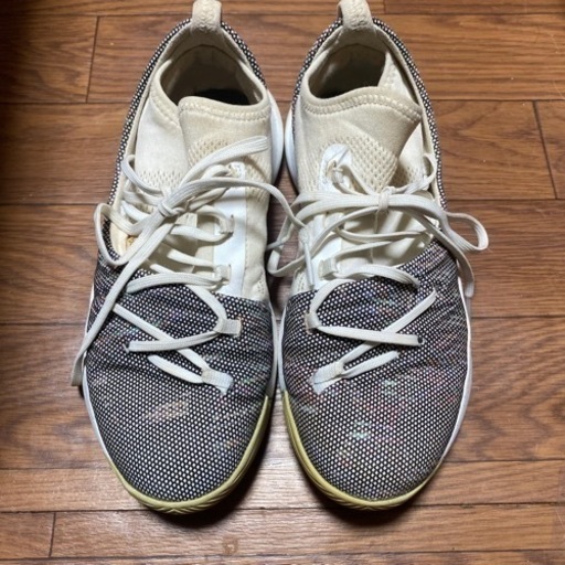 アンダーアーマー Curry 5 バッシュ