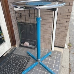 スリムな円型ラック店舗用の画像