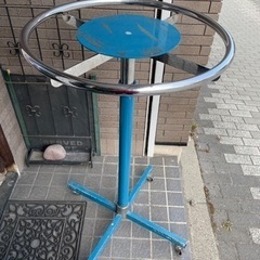 スリムな円型ラック店舗用の画像