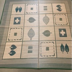 ほぼ正方形・イグサ　ラグの画像