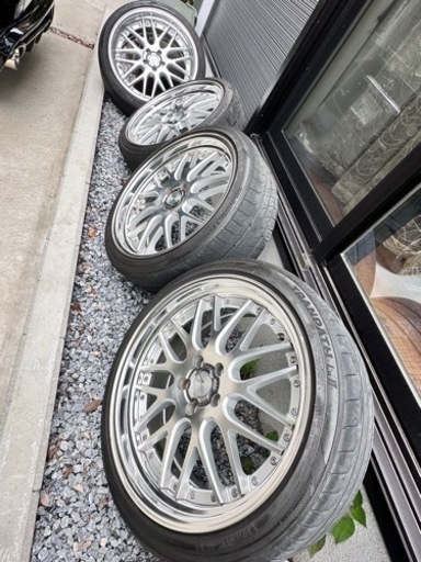 車のパーツ タイヤ、ホイール