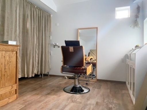 【交渉中】美容室用カット椅子