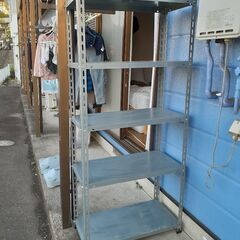 ステンレス製の棚です。