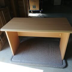 デスク　1100円で販売（190）