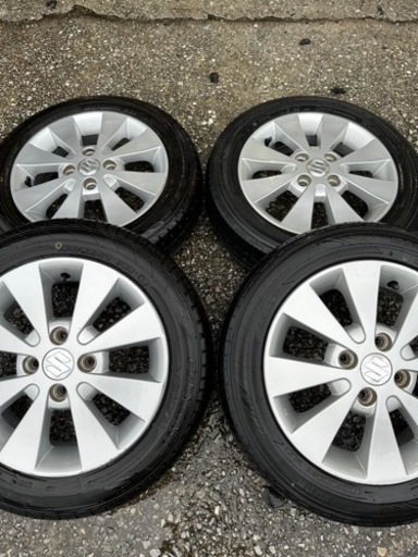 車のパーツ タイヤ、ホイール