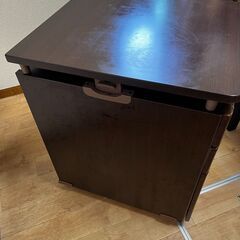 キャスター付きそで机の画像