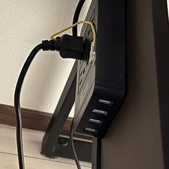 パソコンデスクとチェア、モニターアーム、モニターすべてセットで無料の画像