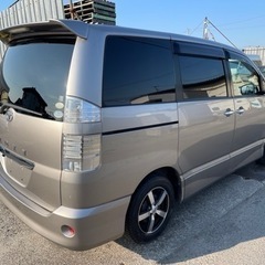 車検2年付き トヨタヴォクシーの画像