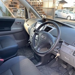 車検2年付き トヨタヴォクシーの画像