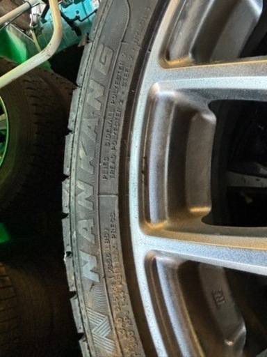 車のパーツ タイヤ、ホイール215/45/17