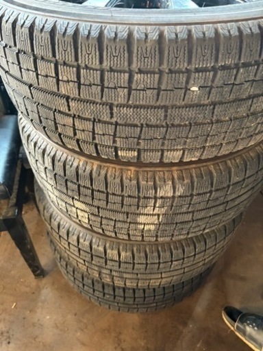 車のパーツ タイヤ、ホイール225/55/17