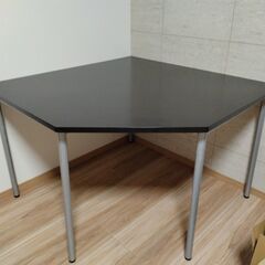 大きいコーナーテーブル●107cm×107cm×高さ70cm オ...
