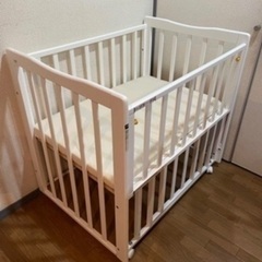 ベビーベッドの画像