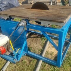 薪きり機　値引きしました。ｴﾝｼﾞﾝ付き（ﾘｺｲﾙ式）　ｽﾗｲﾄﾞﾃｰﾌﾞﾙ　丸鋸（約φ420㎜）引き取り限定