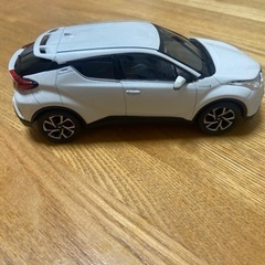 TOYOTA CH-R 1/30サイズのミニカーの画像