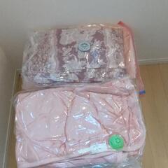 収納ケース（毛布等込み）の画像