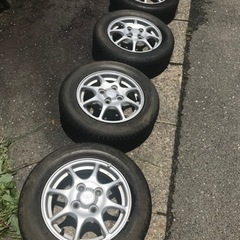 車のパーツ タイヤ、ホイール