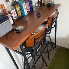 カウンターテーブルと椅子2脚
