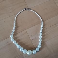 INDIVI インディビ　深緑　パールネックレス　付きの画像